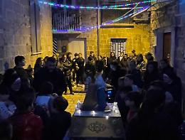 La novena nei vicoli riaccende la Citt&agrave; vecchia tra fede, bambini e tradizione