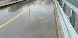 Cavalcavia Croce a rischio: carreggiata ridotta a due corsie