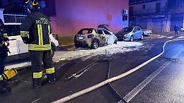 Auto in fiamme nella notte in via Tasso, intervento dei Vigili del Fuoco