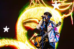 Il ritorno di Luca Carboni: quel suono delle origini tra le pietre delle Cave del Duca 