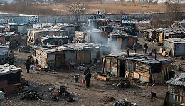 Poliziotti si fingono carabinieri per mettere a segno una rapina in un campo rom