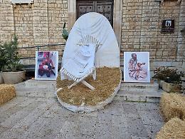 Presepe senza Bambinello, "Non pu&ograve; nascere in un mondo senza pace"