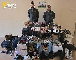 Prada, Nike, Adidas e Louis Vuitton rigorosamente falsi: maxi sequestri e 18 indagati