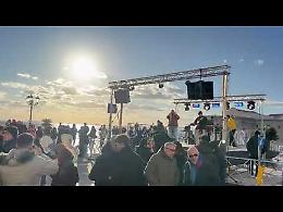 Taranto balla ancora, il cuore della citt&agrave; batte fino al nuovo anno. Video e Foto