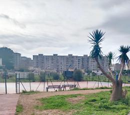 Appello al Comune: rifiuti da rimuovere e area da rendere sicura. Le foto