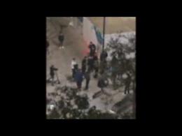 Rissa nel quartiere Libert&agrave;, due giovani si affrontano davanti ai coetanei. Il video