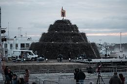 La F&ograve;cara 2026 accende il fuoco della memoria e guarda al futuro. Le foto