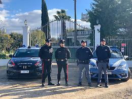 Incendio in una struttura ricettiva, ospiti messi in salvo