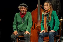 "Stand up con psicologa": la terapia scenica di Rossi e Gabanella sbarca in Puglia