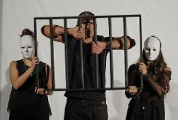 L&rsquo;arte come evasione: il teatro "Liberante" dell&rsquo;ex detenuto Davide Mesfun