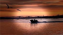 Taranto, l&rsquo;alba che insegna a fermarsi