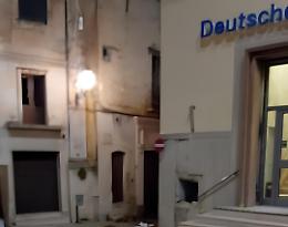 Assalto al bancomat in pieno centro, esplosioni nel cuore della notte