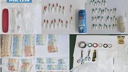 Cocaina e hashish in casa mentre era ai domiciliari. Un uomo finisce in carcere