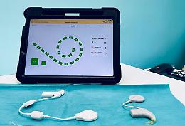 Al Policlinico un bambino di 11 anni torna a sentire in stereofonia