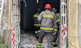 Incendio doloso al nuovo Centro immigrati di Restinco. Le foto
