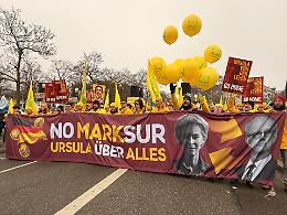 Agricoltori pugliesi in piazza a Strasburgo: stop alle importazioni senza regole e pi&ugrave; controlli sui cibi extra Ue