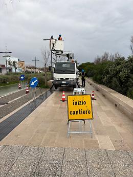 Nuova illuminazione sul litorale, al via i lavori a San Girolamo e Palese. Le foto