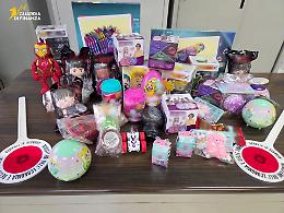 Stop alla vendita di giocattoli pericolosi vicino alle scuole, sequestri e sanzioni