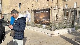 Ex Ilva, nuovo sit-in in piazza Castello: &ldquo;Gi&ugrave; le mani da Taranto&rdquo;