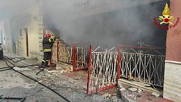 Esplode un edificio, due anziani sotto le macerie. Ritrovati i corpi