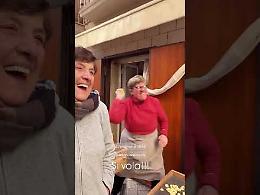 Antonio Cassano torna a casa, abbraccio tra i vicoli della citt&agrave; vecchia