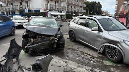 Scontro tra due auto, ferito un colonnello dei Carabinieri. Le foto