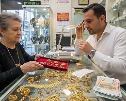 Oro ai massimi, cresce il ricorso ai &ldquo;compro oro&rdquo;: l&rsquo;allerta del Codacons in Puglia