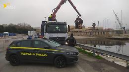 Porto liberato da ormeggi abusivi e pesca illegale, intervento della Guardia di Finanza