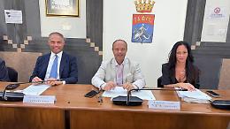 Asili nido, scontro sulla gestione: FdI contro la privatizzazione