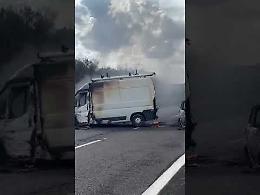 Portavalori assaltato sulla Brindisi-Lecce, conflitto a fuoco con i carabinieri. Il video