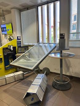 Finestra blindata cede alle Poste: sfiorata una dipendente