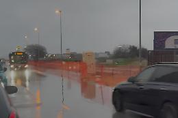 Via Consiglio, traffico al limite: sfiorati incidenti tra cantieri e bus