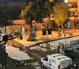 Grandine imbianca Grottaglie, cimitero chiuso per maltempo