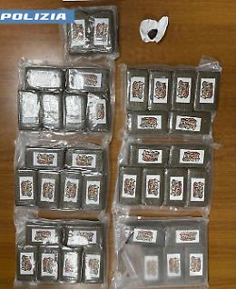 Traditi dalla puzza di hashis, due giovanissimi bloccati con 37 panetti