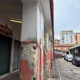 Mercato Fadini, le foto del degrado. Adoc diffida il Comune