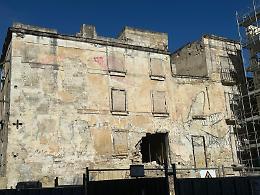 Crollo in Citt&agrave; vecchia, operai salvi per fortuna