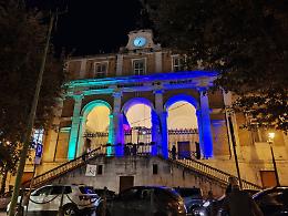 Malattie rare, nasce &ldquo;Intrecci di Storie&rdquo;. Palazzo di Citt&agrave; illuminato di verde, viola e blu