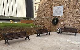 Riposizionate le panchine in piazzetta Sottile-De Falco dopo le commemorazioni