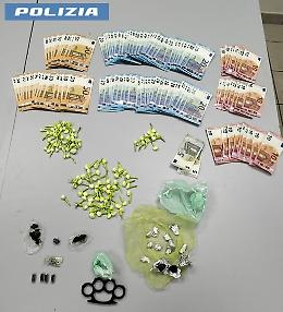 Minorenne fermato con quasi 100 dosi di cocaina nel giubbotto