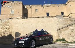 Aggredisce i genitori che non vogliono dargli soldi, arrestato un 27enne