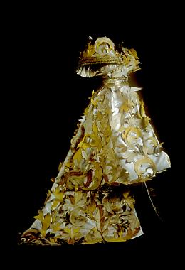 Sculture di seta tra gli ori: Roberto Capucci espone al MArTA