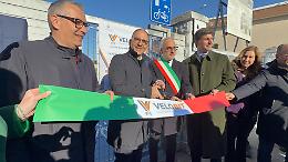 Inaugurata la velostazione accanto alla stazione ferroviaria. Le foto