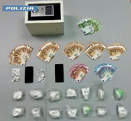 Blitz della Polizia, arrestato 37enne. In una cassaforte c'erano 1.400 grammi di cocaina