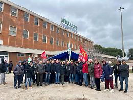 AC Boilers, presidio e allarme lavoro: oltre 120 operai senza reddito. Le foto