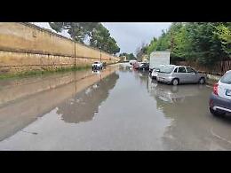 Strade come laghi, la Settimana Santa tra maltempo e apprensione. Il video