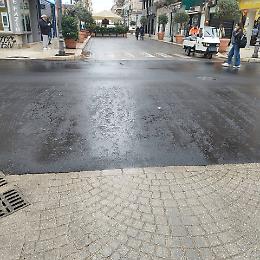 Asfalto sulla pavimentazione storica, Stano attacca: &ldquo;Scempio senza visione&rdquo;