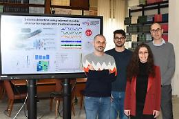 Terremoti, dai fondali arriva la svolta: i cavi sottomarini diventano sensori grazie all&rsquo;AI. Le foto