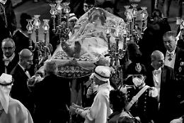 Settimana Santa, gli scatti di La Fratta, l&rsquo;anima di Taranto in bianco e nero. Le foto