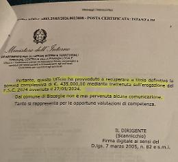 Revocato un finanziamento da 435.000 euro: scontro politico