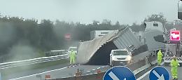Tir di traverso sull&rsquo;A14, traffico paralizzato tra Canosa e Andria
